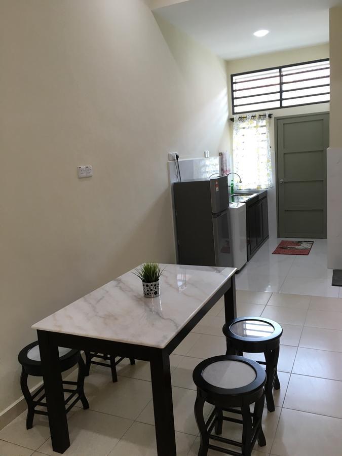 Louie Homestay Mersing Exterior foto